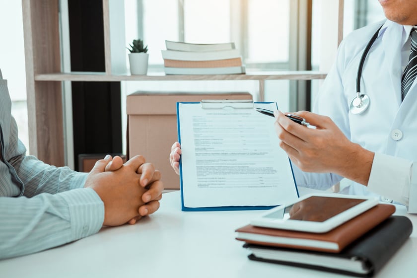 female_physician_conducting_peer_review